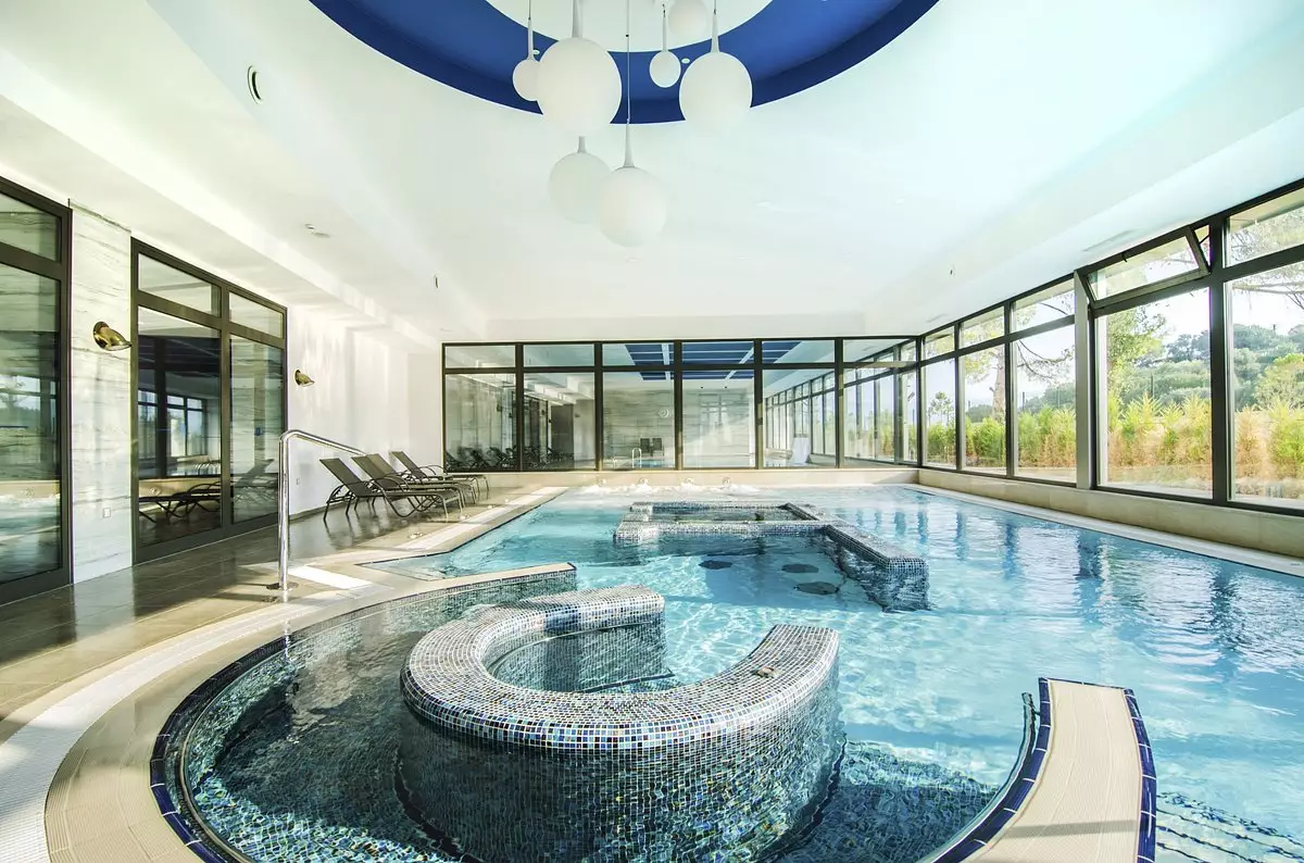 استخر سرپوشیده هتل لیبرتی گلف